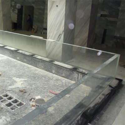 Formazione sull'installazione di finestre acriliche per piscine sottomarine residenziali