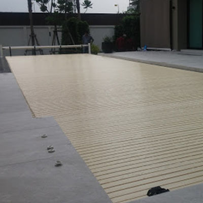 Copertura di piscina in plastica automatica anti-UV, indispensabile per prolungare la stagione di nuoto