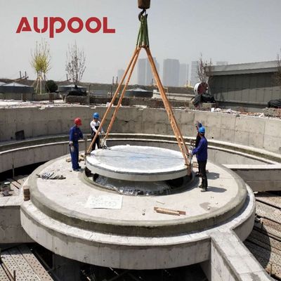 Piscina privata con finestrino trasparente e foglio acrilico trasparente