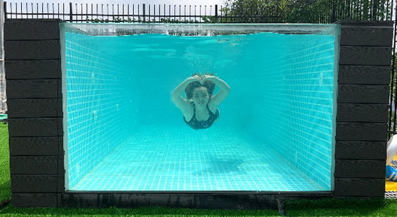 Piscina prefabbricata di lusso con design moderno e materiale acrilico lucito