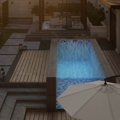 Materiale acrilico lucido sopra il terreno piscina con finestrino e design infinito
