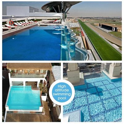 Alta trasmissione luminosa Villa Piscina di design moderno Piscina all'aperto Diafanità 93%