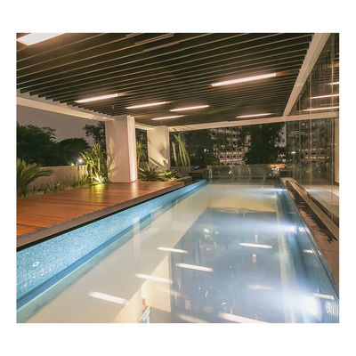 Piscine esterne acriliche con parete trasparente