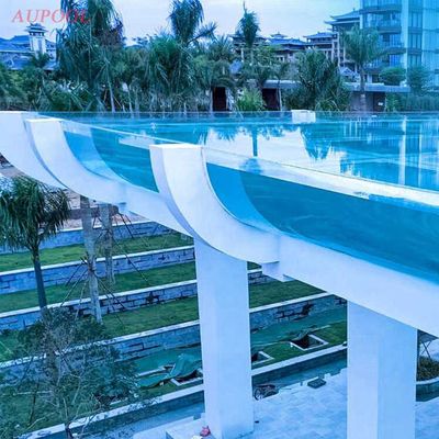 Hotel piscina sospesa finestrino trasparente acrilico visibile con più lati