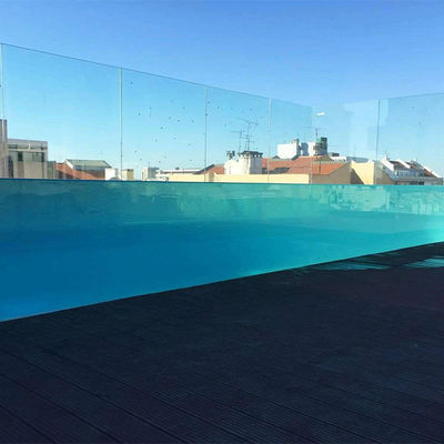 Piscina acrilica trasparente con alta trasmissione della luce del 93% e pannello trasparente